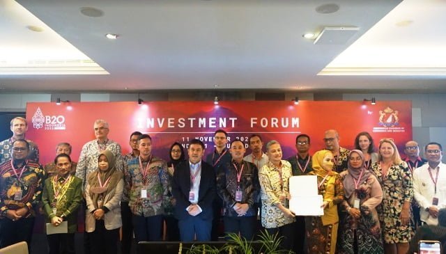 Wakil Bupati Kutai Timur, Kasmidi Bulang (paling kiri) saat menghadiri B20 Investment Forum, 12 November 2022.