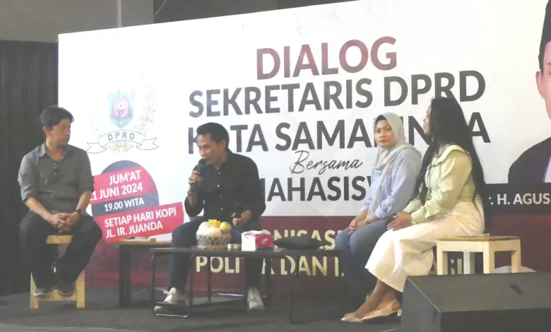Sekretaris DPRD Samarinda, Agus Tri Sutanto, saat menjadi pembicara dalam dialog interaktif dengan mahasiswa pada Jumat 21 Juni 2024, malam.