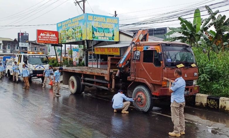 Dishub Samarinda penggembosan ban
