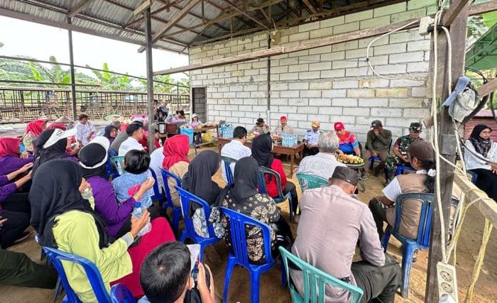 pola kerja petani