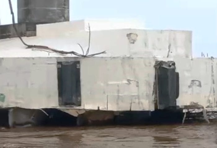 Jembatan Mahakam ditabrak ponton