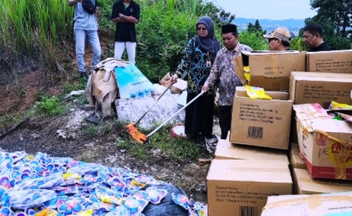pemusnahan permen mengandung babi