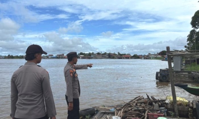 Ponton Batubara Tabrak Keramba