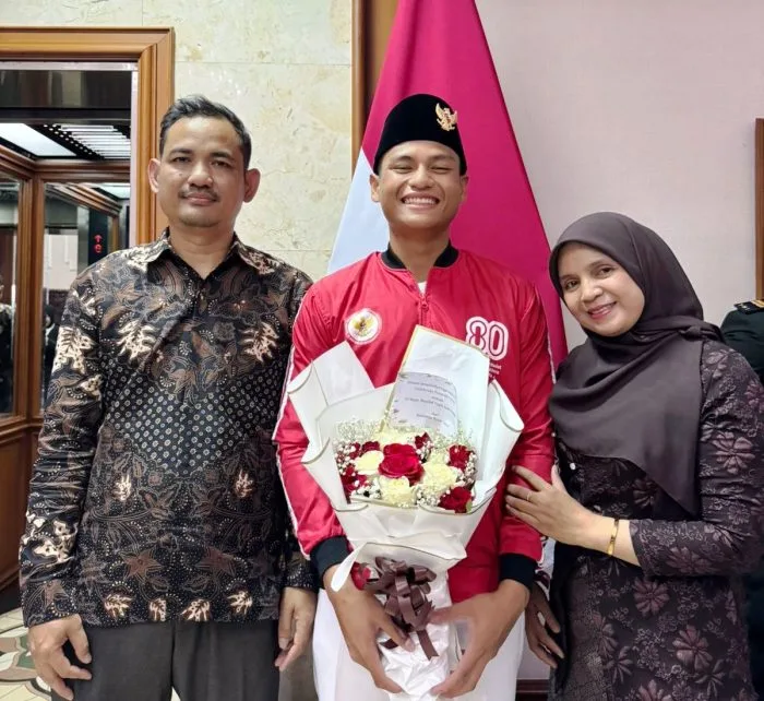 El-Rayyi Mujahid Faqih Paskibraka Nasional 2025 Pembentang Bendera ...