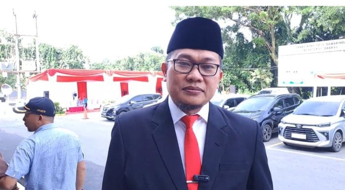 penempelan stiker keluarga miskin