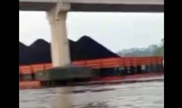 jembatan mahulu ditabrak